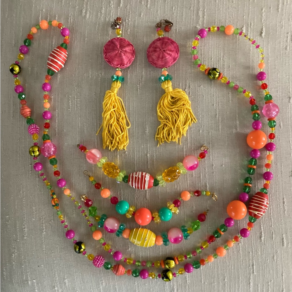 VINTAGE Colorful Beaded Necklace, Bracelets and Earring Set